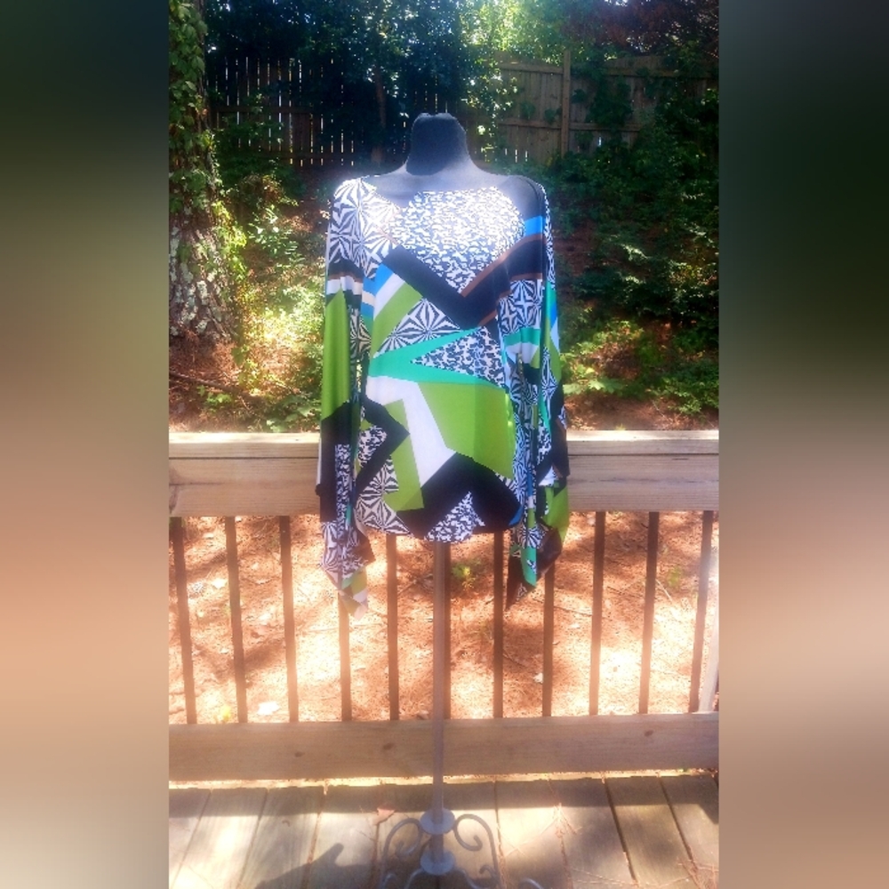 Plus Size Kaleidoscope Pattern Blouse Size 1x - image 4